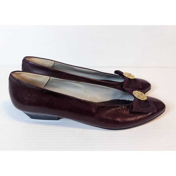 Woodward Collections Women's 10 M Burgundy Leather Flats With Brass Color Emblem - Picture 3 of 6